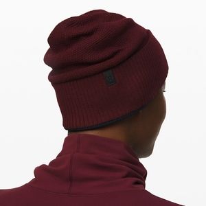 Lululemon knit me up beanie garnet/true navy